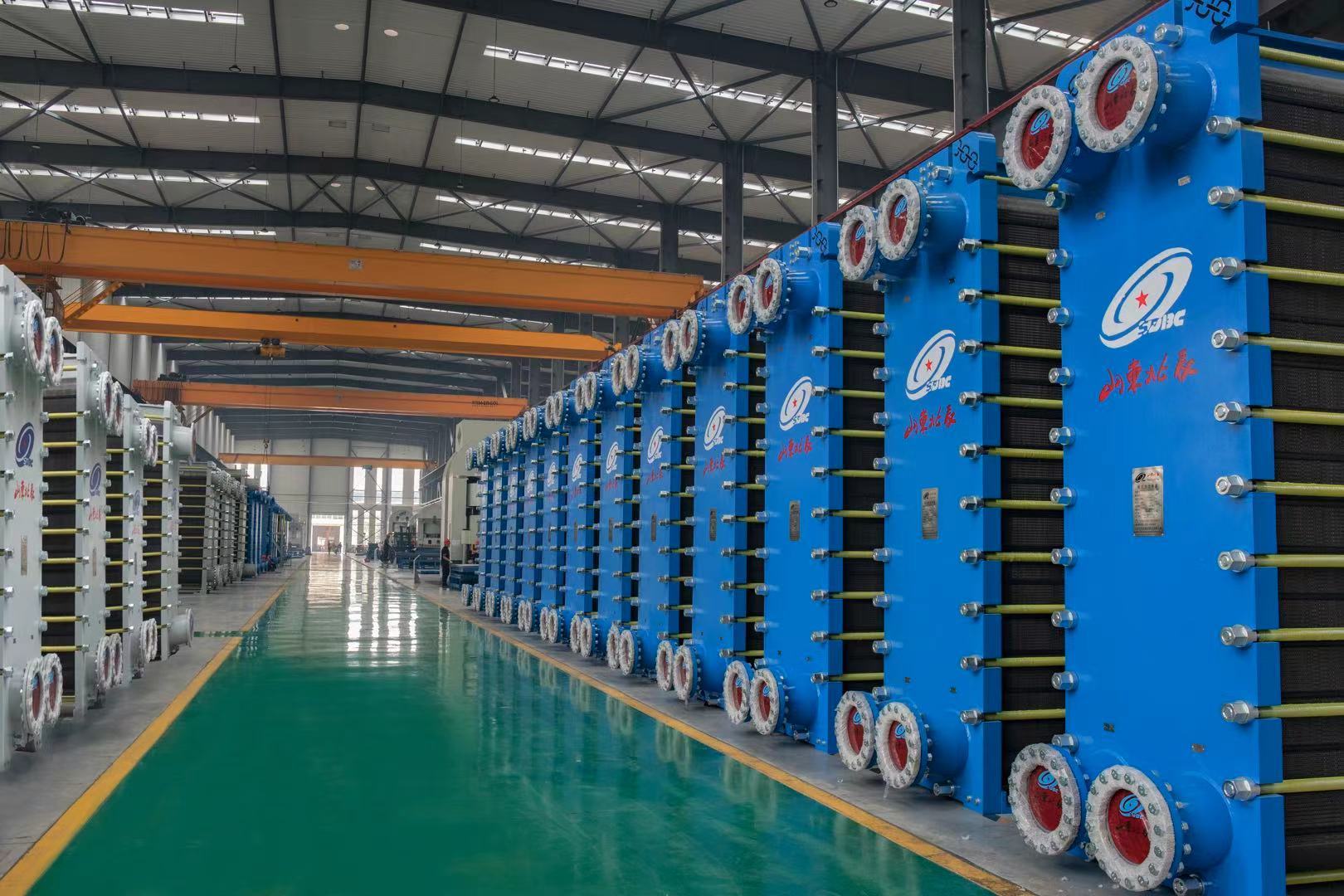 大型闆式換熱器發貨現場 大型闆式換熱器發貨現場